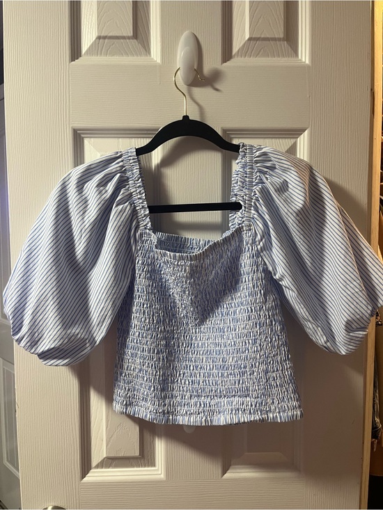 Steve Madden Tops - Steve Madden Blue & White Striped Smocked Puff Sleeve Top